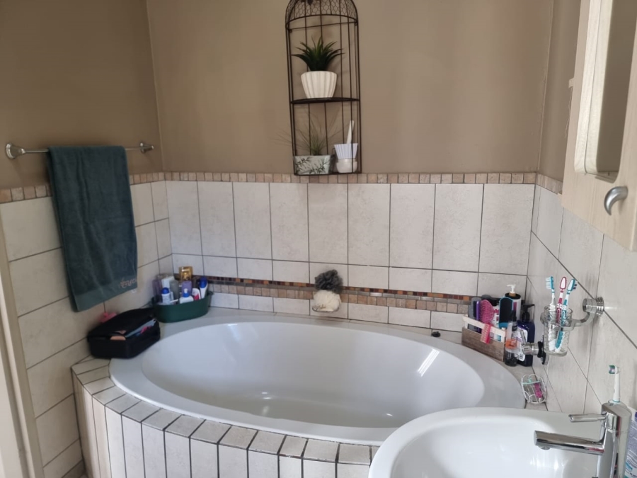 3 Bedroom Property for Sale in Waterval East North West
